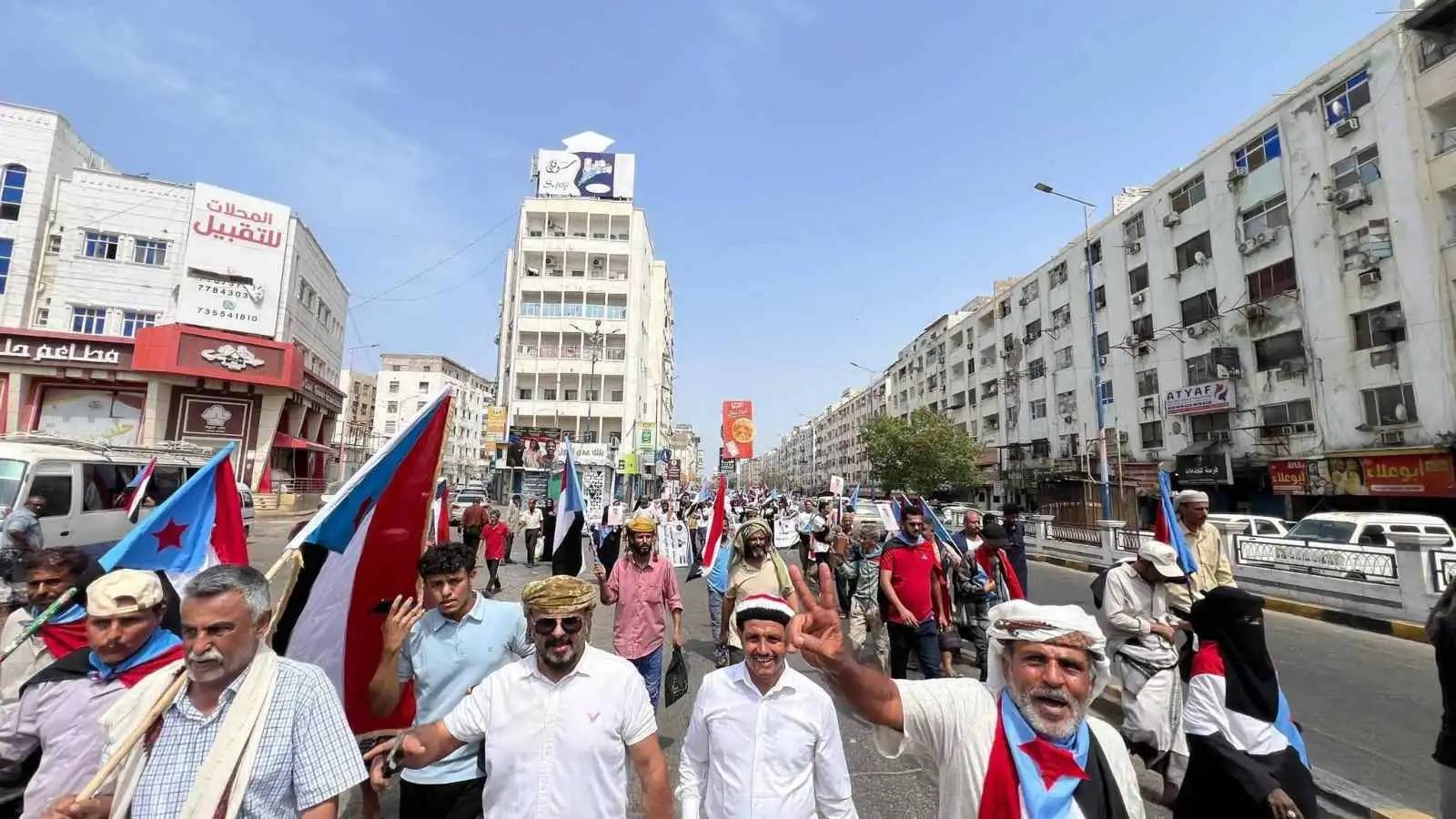 في جنوب اليمن... وقفات احتجاجية رفضاً للوصاية الخارجية وتدهور الخدمات الأساسية