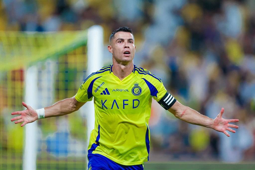أزمة تضرب النصر السعودي.. تجميد الصفقات يفتح باب رحيل رونالدو