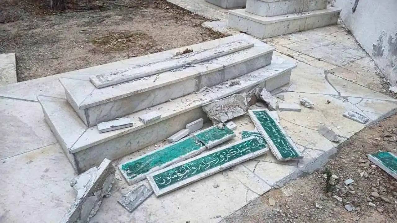 الاعتداء على قبري ناشطين سياسيين يثير موجة استنكار وغضب واسعة في تونس