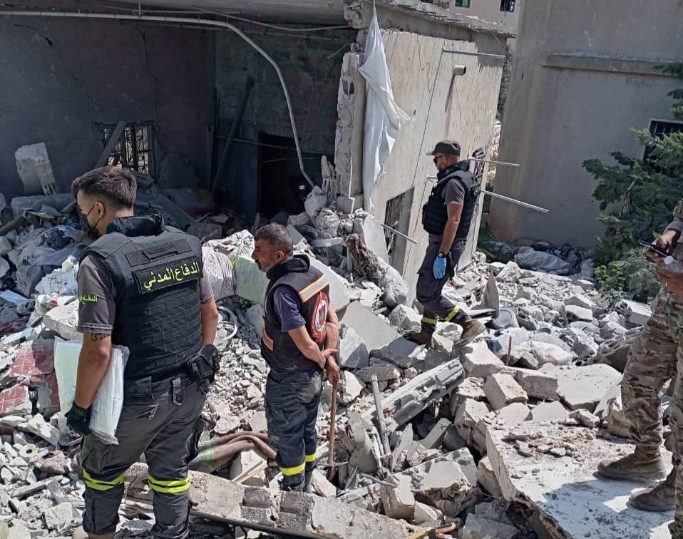 الدفاع المدني ينتشل جثامين 4 شهداء من تحت الأنقاض في زوطر الغربية
