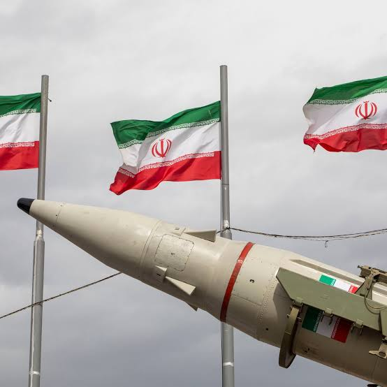 إيران تتوعد: أي عمود دخان في المنطقة يعني استهداف مواقع أميركية