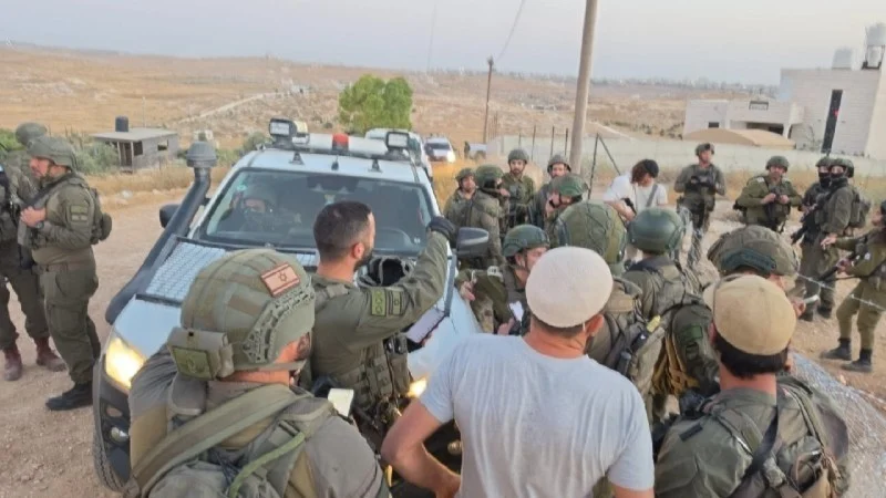 تصعيد في الضفة.. إصابة مستوطنَيْن في الخليل واختناق 30 فلسطينيًا في نابلس
