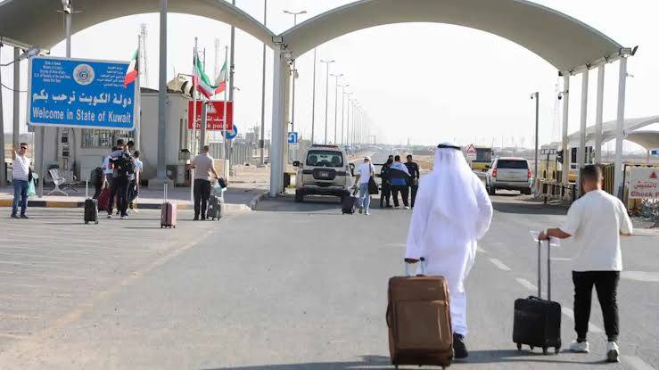 بعد استهدافه بمسيّرات... إعادة فتح منفذ العبدلي بين العراق والكويت