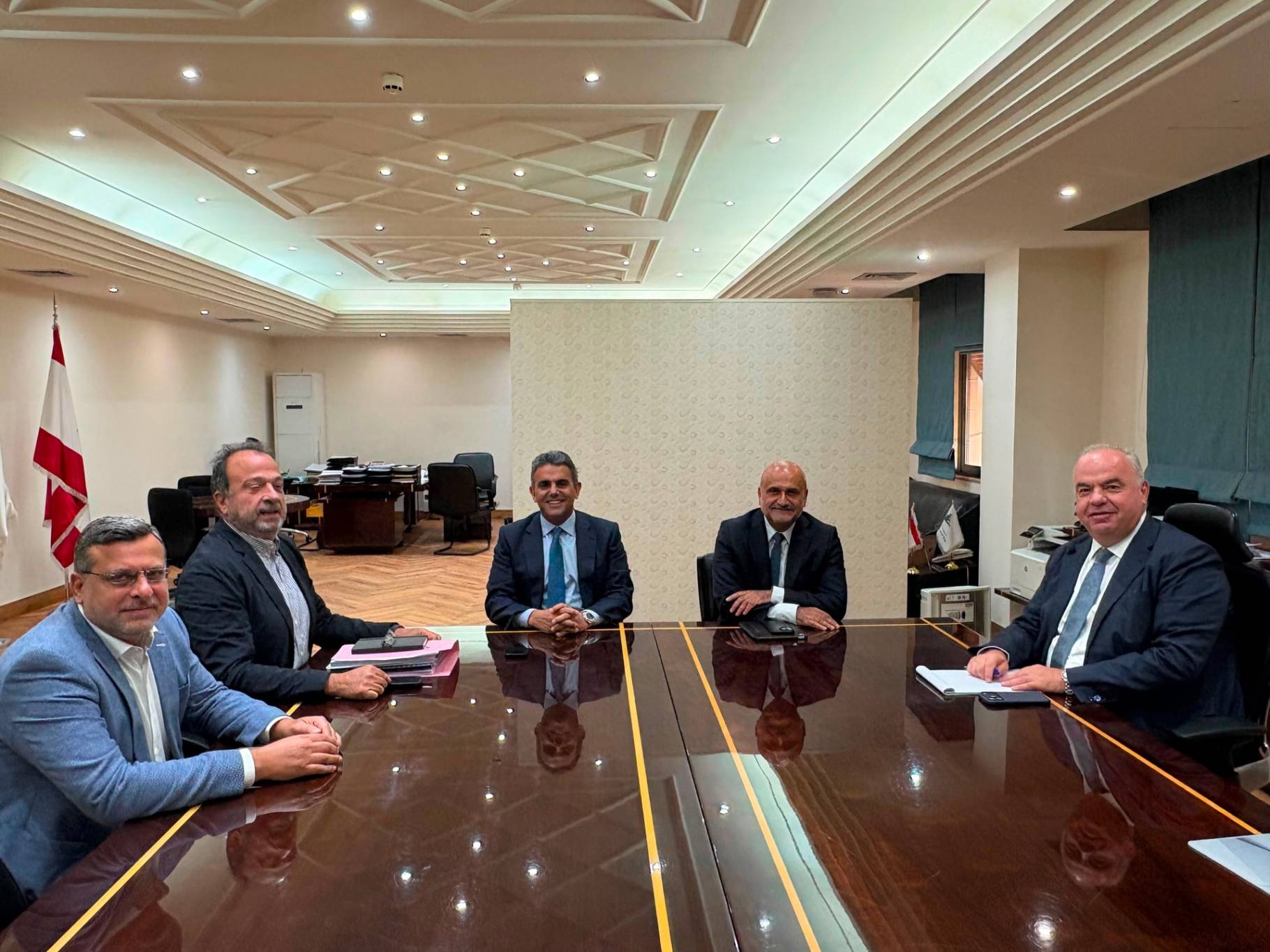 الحاج يبحث مع نواب تحسين خدمات الاتصالات وحاجات المناطق