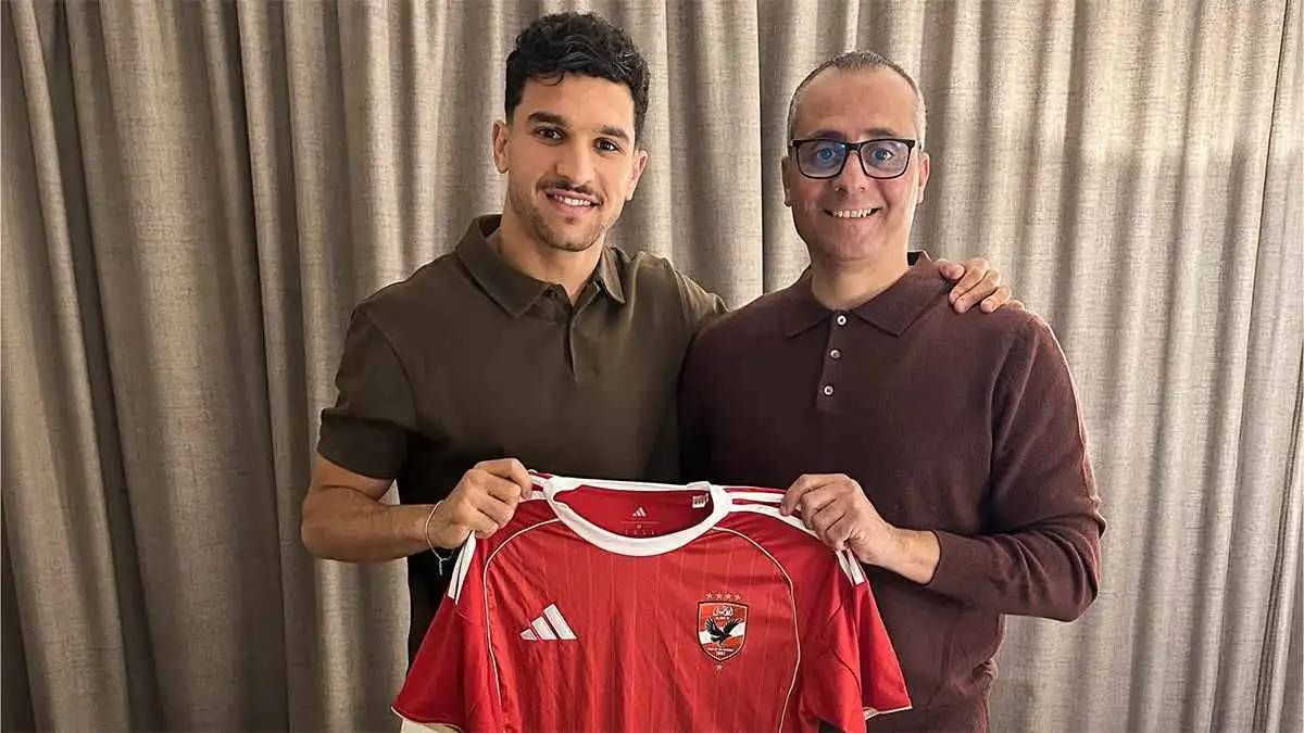 المهاجم الجزائري منصف بقرار ينضم رسمياً إلى الأهلي