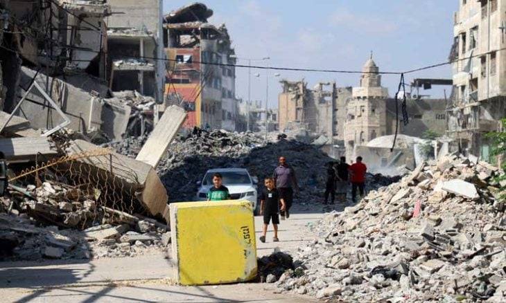 الجيش الإسرائيلي يصيب 8 فلسطينيين ويواصل توسيع سيطرته شرق غزة