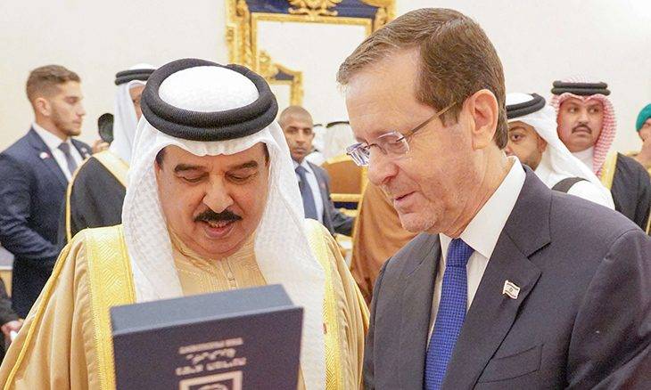 هرتسوغ وملك البحرين يبحثان تعزيز العلاقات بين البلدين