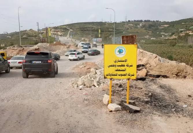 استكمالاً لخطة تحسين البنية التحتية... الأشغال تواصل تأهيل طرق الجنوب