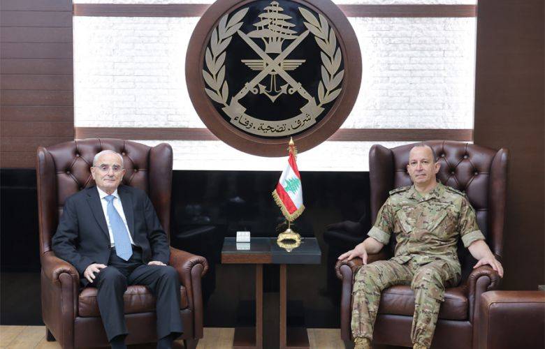 هيكل يستقبل منسّى في اليرزة لمناسبة عيد الجيش