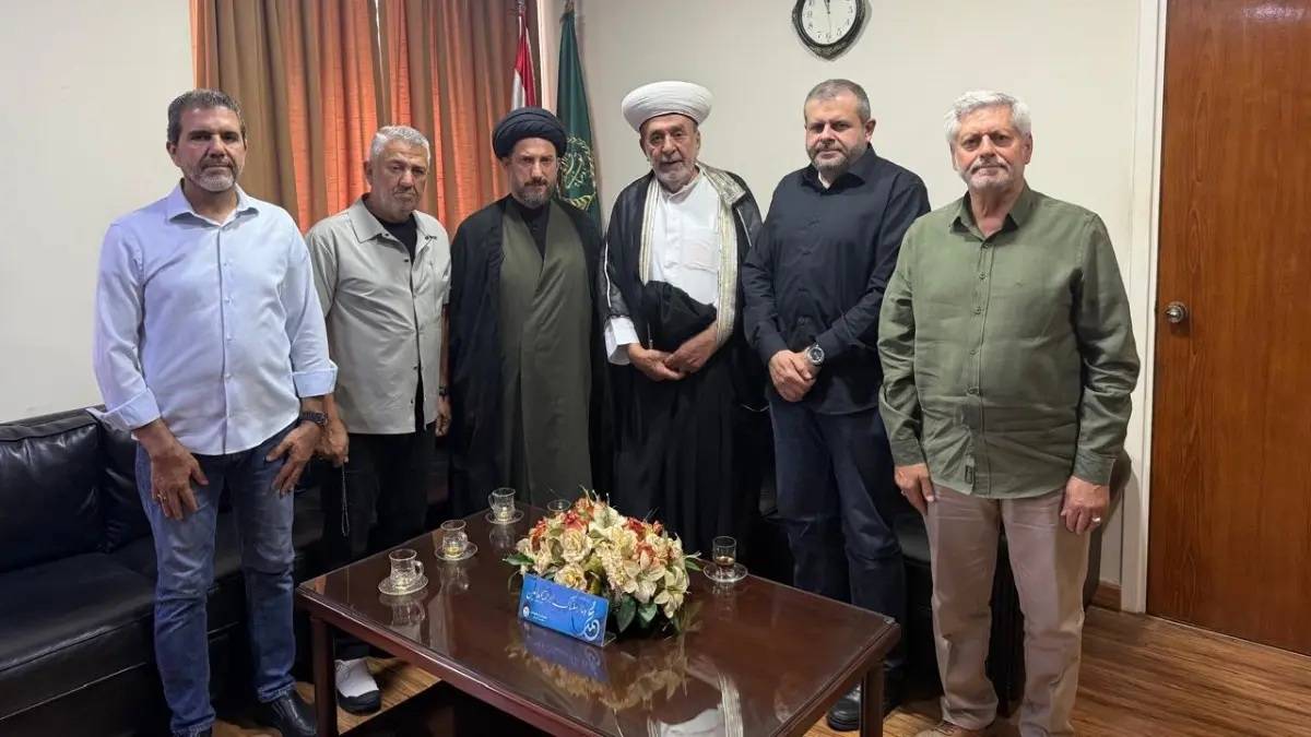 وفد من حزب الله يزور مفتي صيدا مهنئًا بالتجديد له
