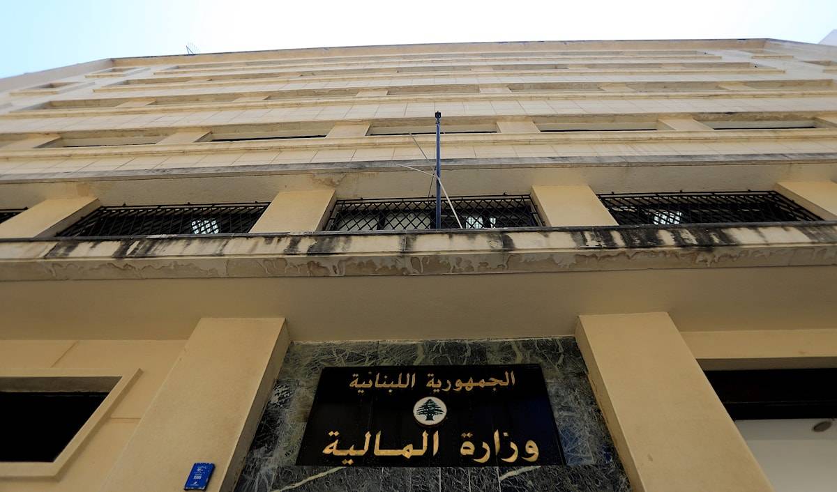 توضيح من وزارة المالية بشأن رسم خروج المسافرين: القرار لا يفرض أي أعباء إضافية
