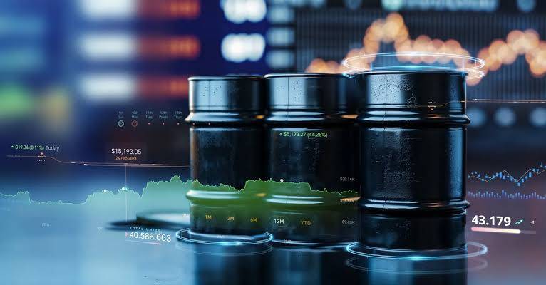أسعار النفط تنخفض مع تحسن حركة الشحن عبر مضيق هرمز
