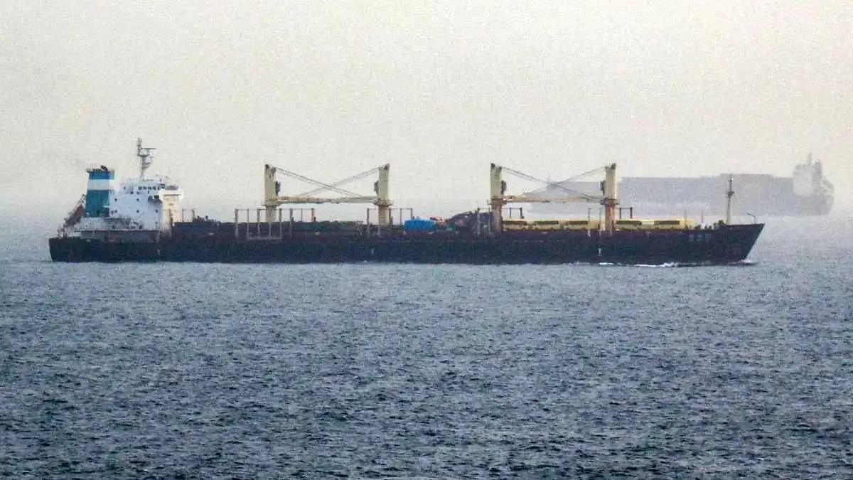 بيانات شحن: ناقلتان نفط تعبران باب المندب