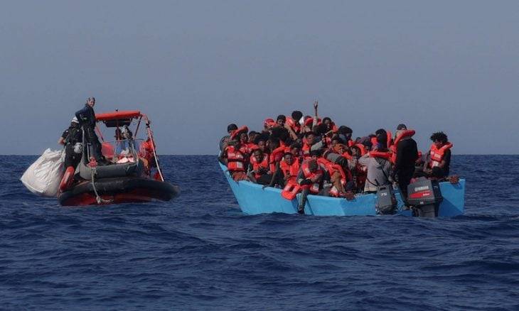 إنقاذ 15 مصرياً بعد ضياع مركب هجرة غير نظامية قبالة سواحل ليبيا