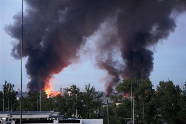 روسيا تستهدف منشآت وقود ومرافق بحرية في أوديسا وميكولايف