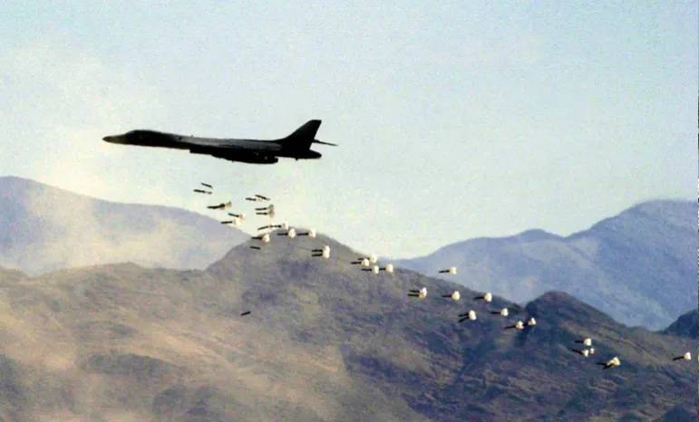 الجيش الأميركي يختبر "مطرقة الآلهة" للتشويش على المسيّرات والصواريخ