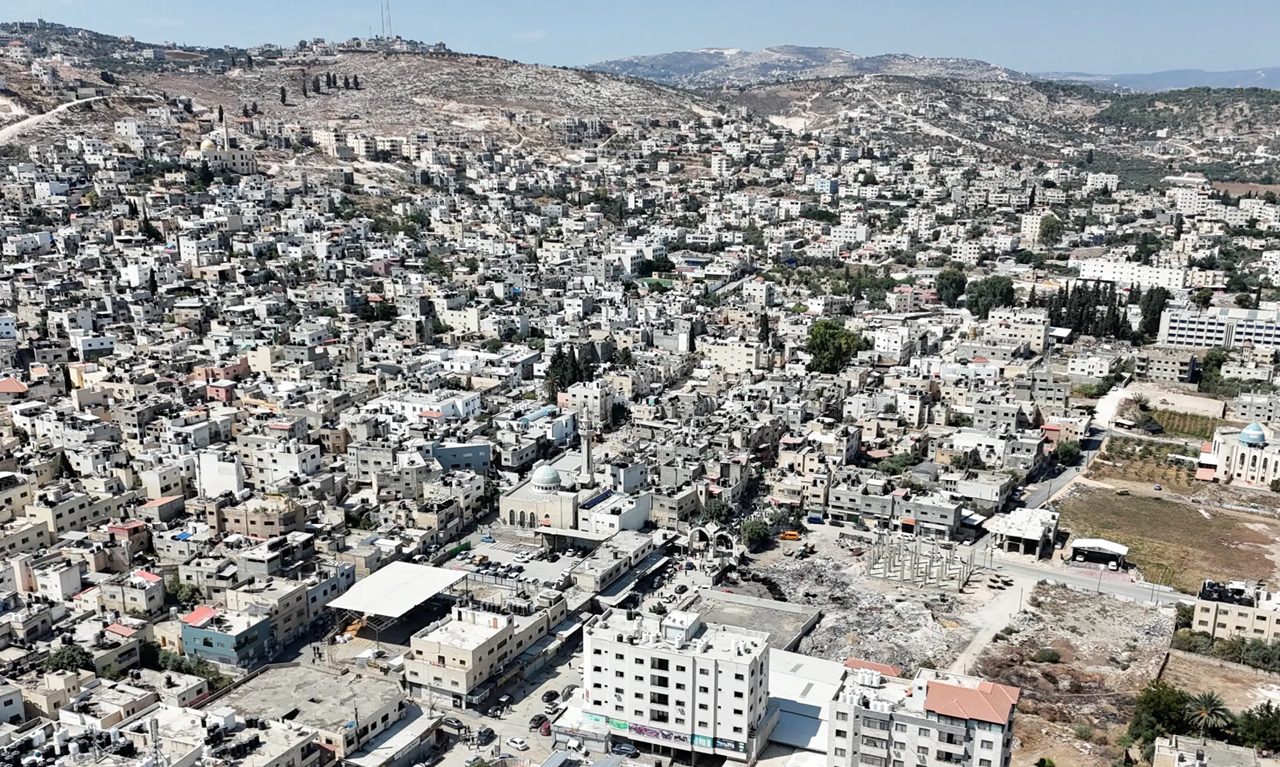 مستوطنون يصيبون مسناً ويهاجمون فلسطينيين في الضفة الغربية