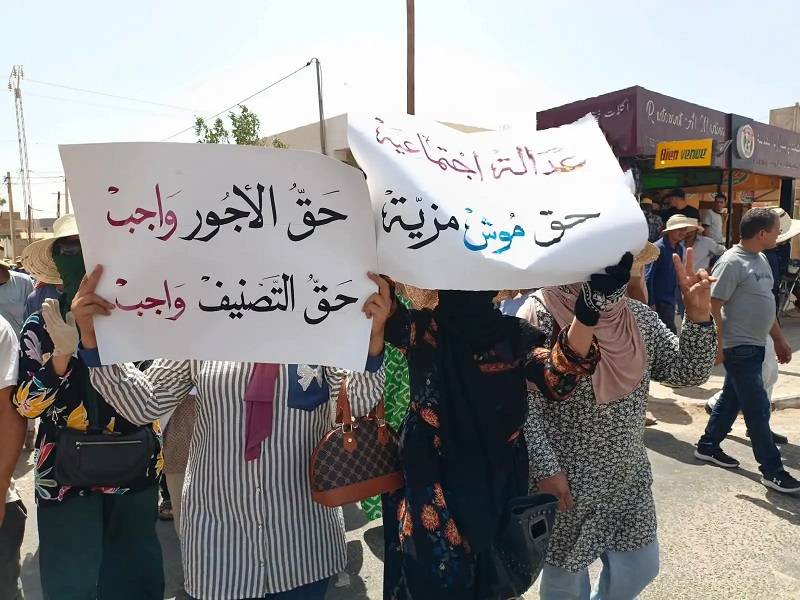 غلق طرق وإحراق إطارات.. احتجاجات عمالية تتصاعد في تونس