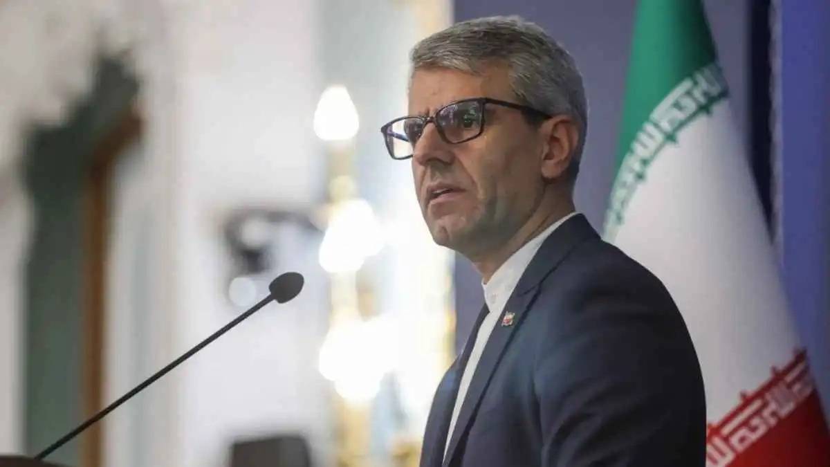 إيران وعُمان تتفقان على مسارات مضيق هرمز