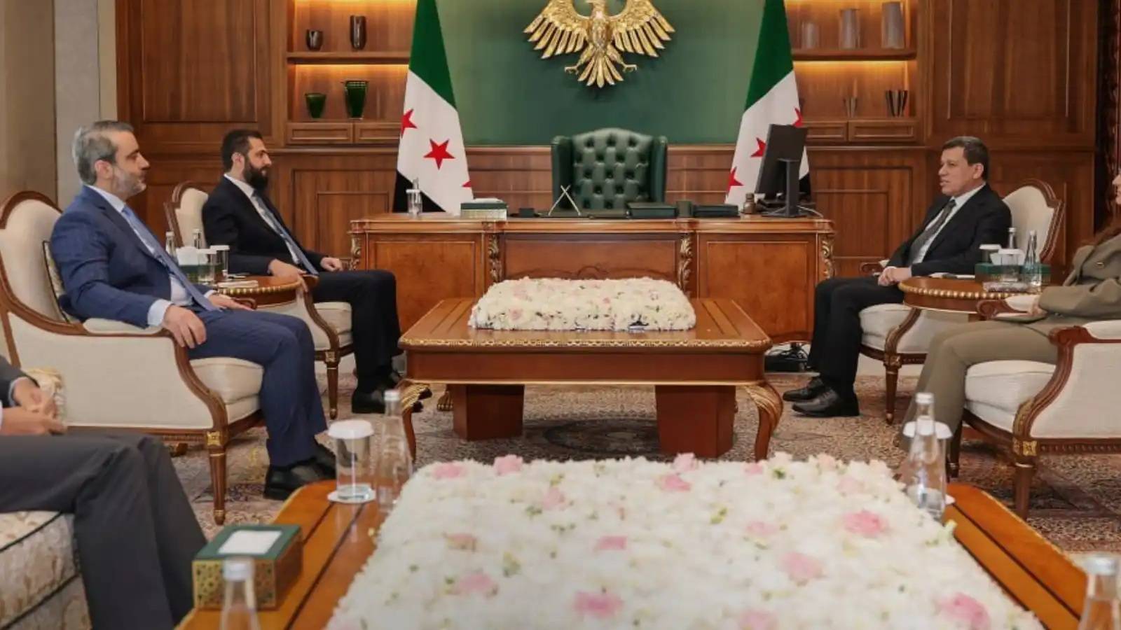 الشرع يلتقي مظلوم عبدي في قصر الشعب