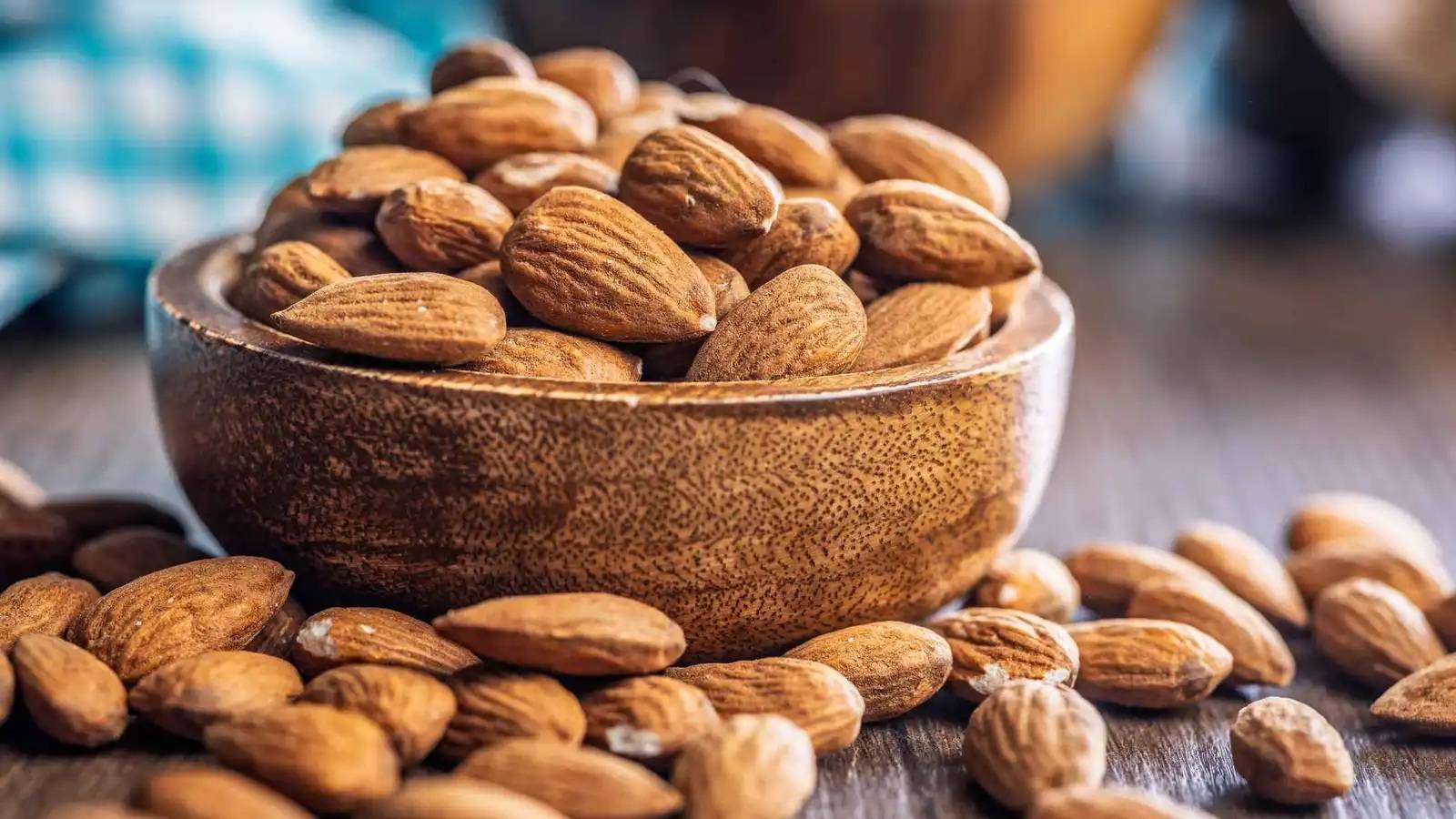 قشرة اللوز المنقوع.. هل هي ضارة أم مفيدة للصحة؟