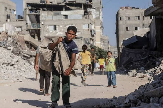 قصف مدفعي وإطلاق نار إسرائيلي يستهدف خيام النازحين في غزة