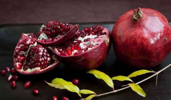 لا يقتصر على الطعم اللذيذ.. 7 فوائد للرمان تعزز صحتك