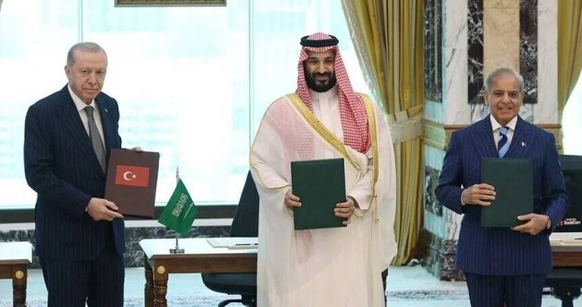 صحيفة يونانية: أثينا قلقة من التحالف الدفاعي الجديد بين السعودية وتركيا وباكستان