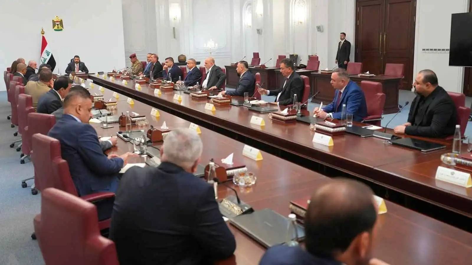 الزيدي يوجّه بإعداد مشروع قانون لحصر السلاح بيد الدولة في العراق