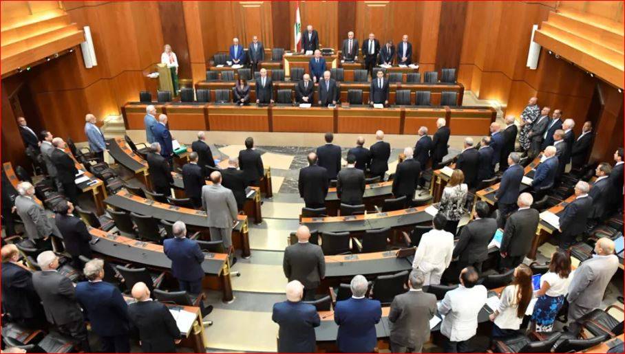 من 3 إلى 5 آلاف دولار.. زيادة رواتب النواب تثير جدلاً واسعاً