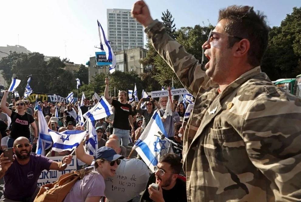 استطلاع: خُمس الإسرائيليين فكروا في الهجرة خلال العامين الماضيين