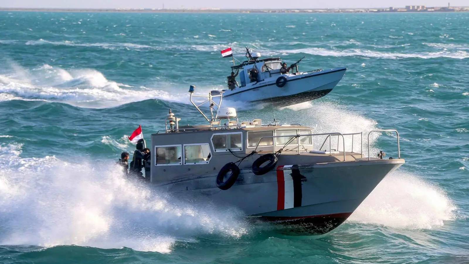 6 قتلى و10 مصابين بهجوم حوثي على سفينة تجارية في باب المندب