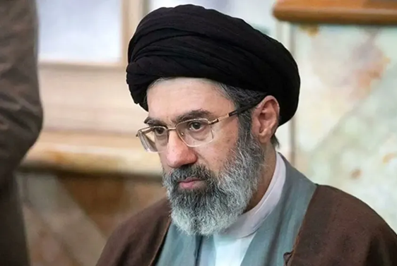 السيد خامنئي يدعو لتعزيز القدرات البحرية وتوسيع ثقافة التعبئة والمقاومة