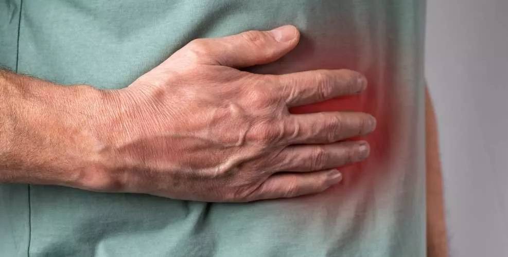 من الدم في البول إلى ألم الحوض... 6 علامات تحذيرية لسرطان المثانة
