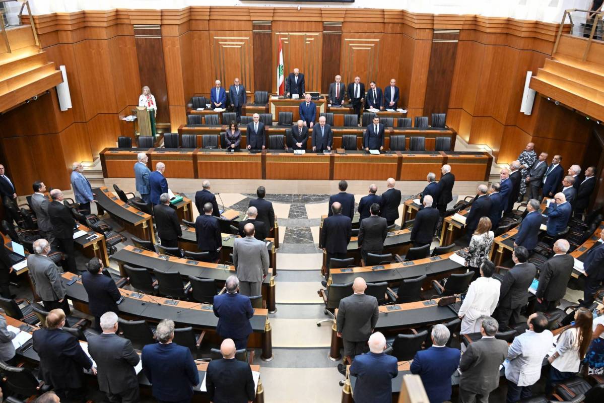 عون يضبط الوضع بين سلام ومنسّى... واهالي شهداء الجيش الى التحرّك