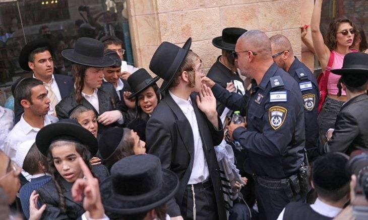 للأسبوع السابع... احتجاجات الحريديم ضد مقهى يفتح أبوابه السبت في القدس