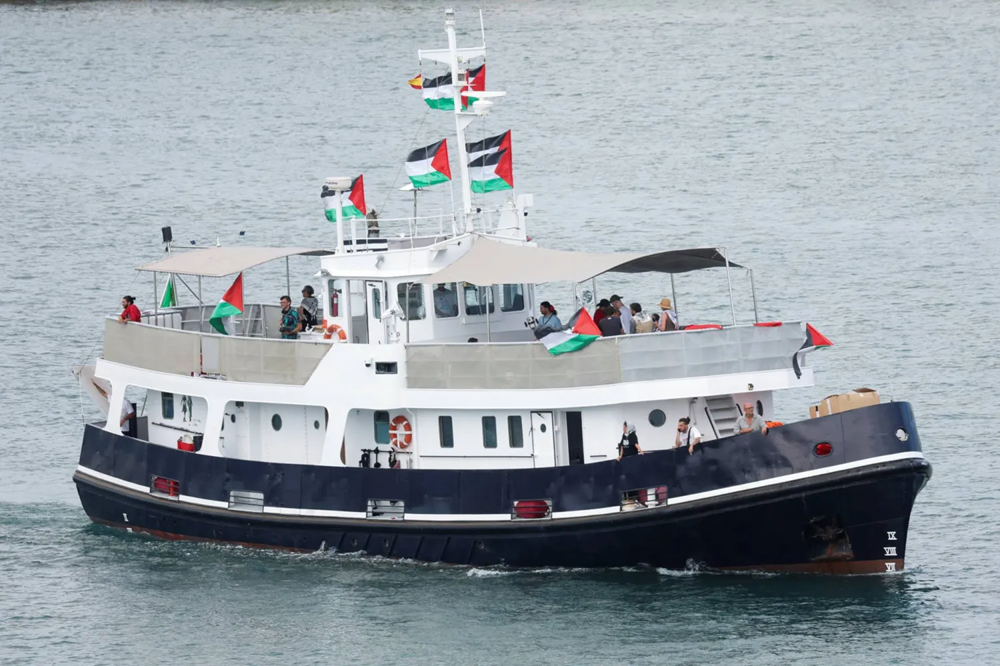 من داخل السجن.. ناشط تونسي يضرب عن الطعام دعماً لرفاقه في أسطول الصمود