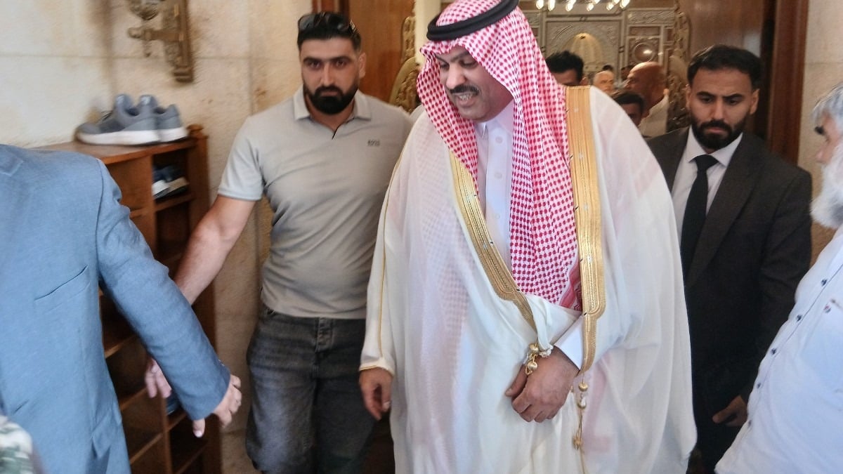 السفير السعودي يؤدي صلاة الجمعة في طرابلس.. والمفتي إمام يشيد بدور المملكة