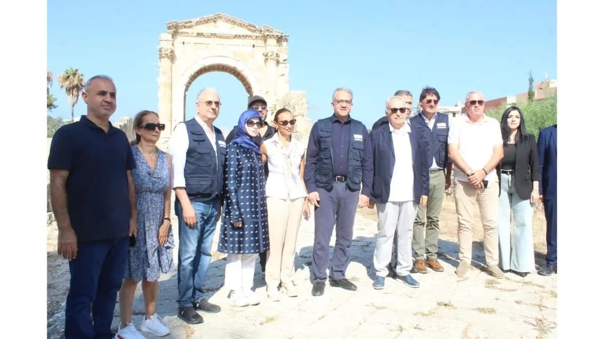 العناني يختتم زيارته إلى لبنان من صور... و100 ألف دولار لترميم موقع البص