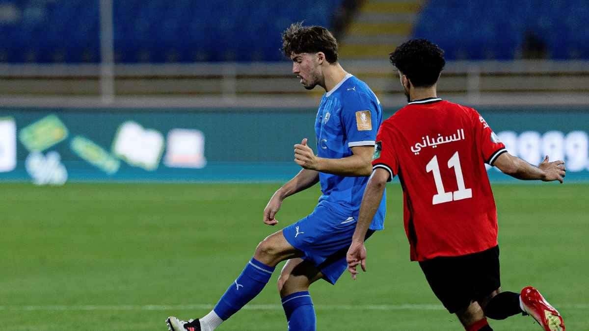 ٤ ركلات جزاء للهلال في مباراتين.. هل يميل التحكيم إلى الزعيم؟