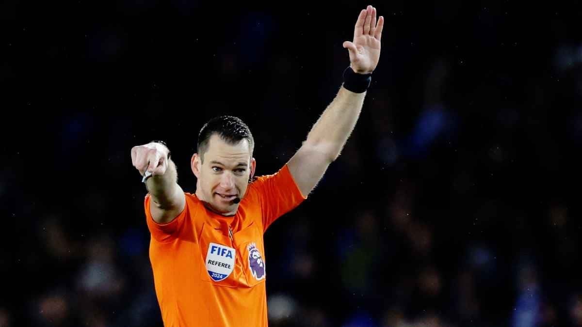 البريميرليغ يوسّع استخدام RefCam ويكشف محادثات الحكام مع اللاعبين