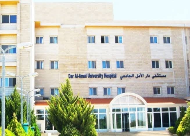 اندلاع حريق في غرفة المولدات بمستشفى دار الأمل الجامعي في دورس جراء احتكاك كهربائي.