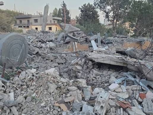 الوكالة الوطنية للاعلام: الجيش الإسرائيلي جرف منازل في مشاع المنصوري بالتزامن مع قصف مدفعي وإحراق منازل في جنوب صور.