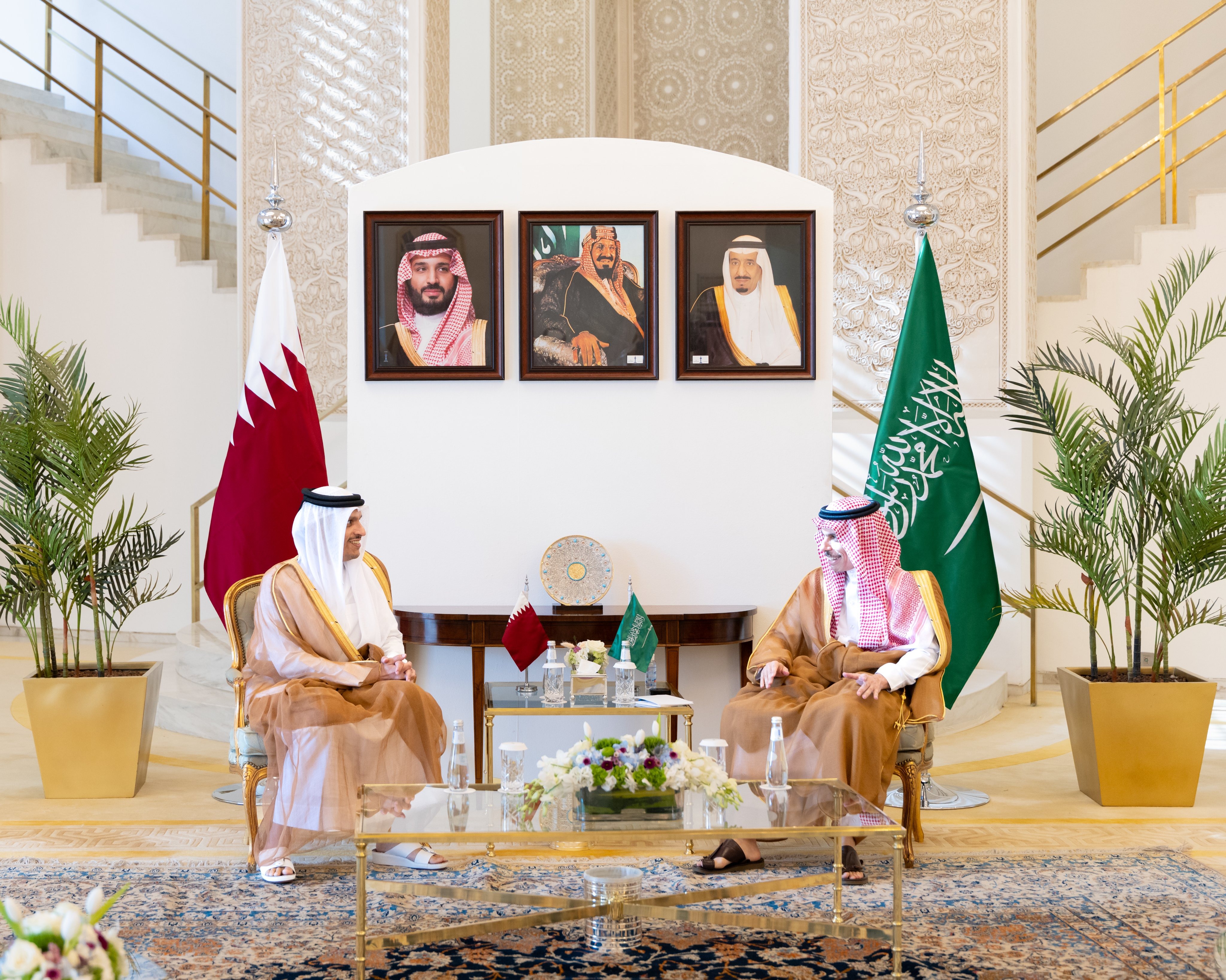 اجتماع قطري سعودي في الرياض: دعم الحوار ورفض الموقف الإسرائيلي من خطة غزة
