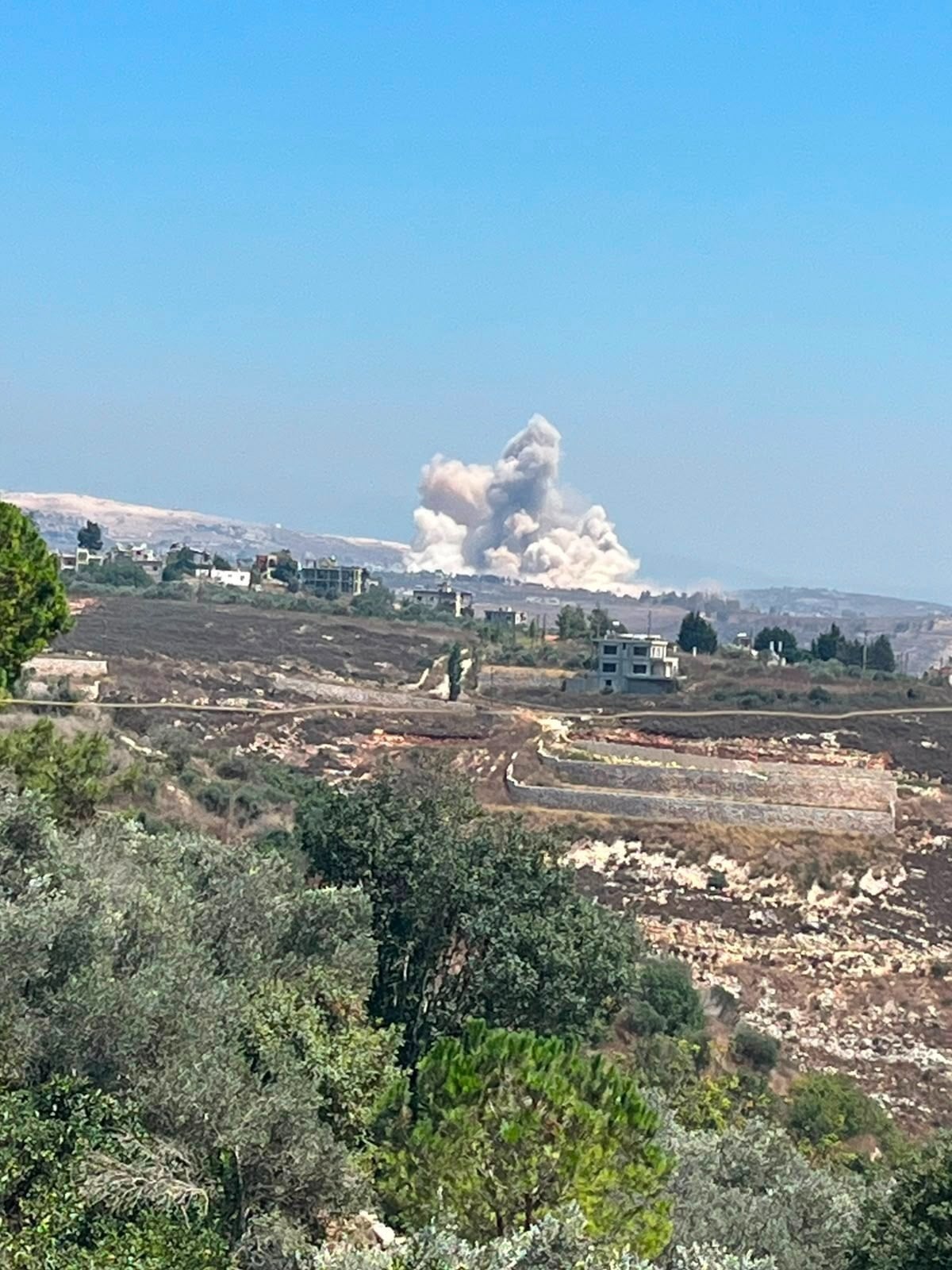 الجيش الإسرائيلي نفذ تفجيرًا كبيرًا في محيط بلدة زوطر الشرقية بقضاء النبطية