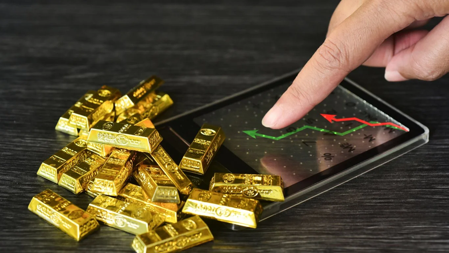 الذهب يقفز بنحو 2% في المعاملات الفورية