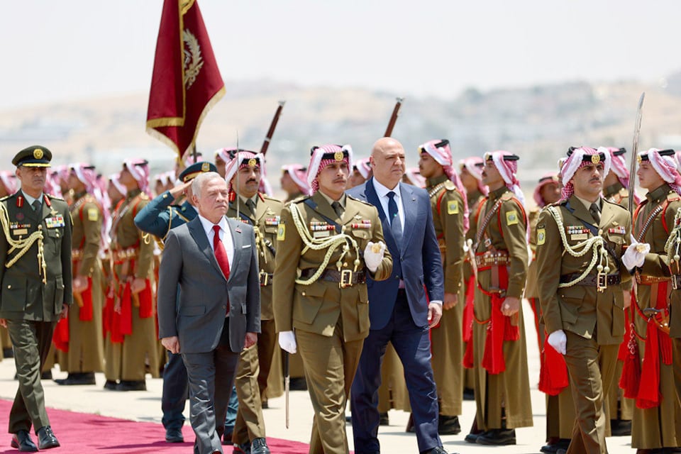 لماذا يغيب رجّي دائماً عن رحلات عون؟