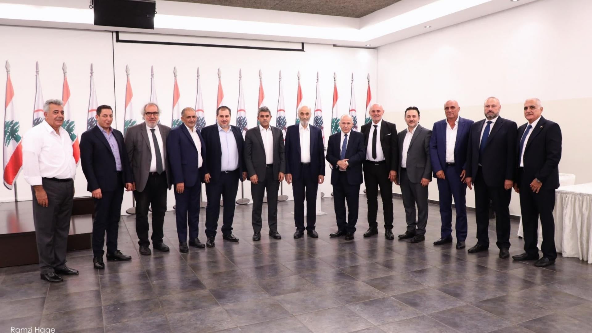 جعجع يلتقي رؤساء بلديات قضاء جبيل ويشيد بشفافية إدارة ملف معمل فرز النفايات