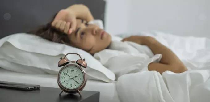 قلة النوم لا تسرق راحتك فقط.. بل قد تهدد صحة قلبك
