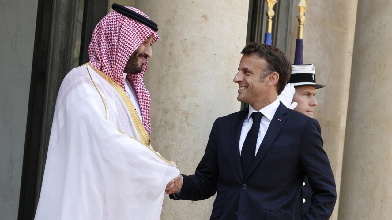 لبنان على طاولة بن سلمان وماكرون.. تثبيت الهدنة وتسريع الانسحاب الإسرائيلي